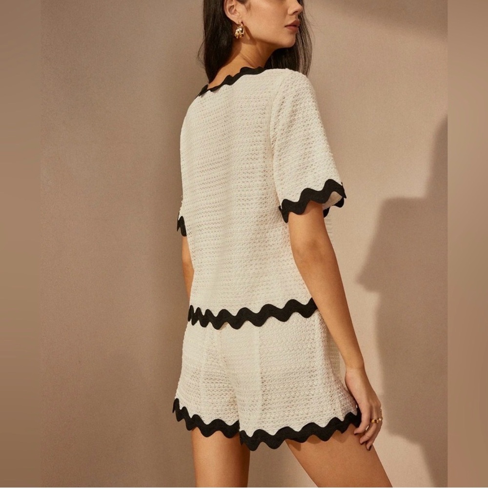 Commense Chic Black and Cream Knit Set - Picture 2 of 6